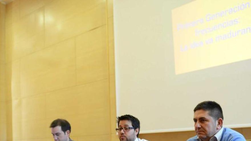 Gayol, junto a Jairo González y Pedro Aguado, durante la charla.