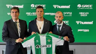Deossa: "Soy un jugador con buen físico, regate, velocidad y golpeo en la media y larga distancia"