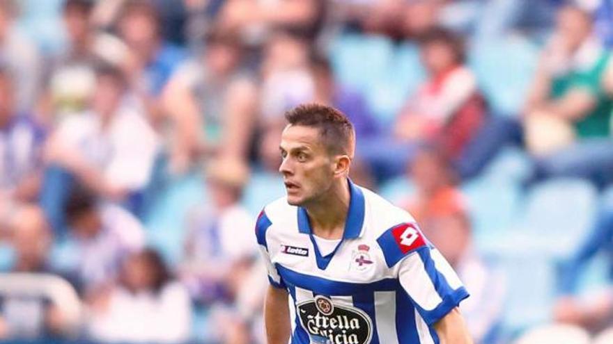 Javier Camuñas, durante una jugada del partido del sábado ante el Getafe. / 13 fotos