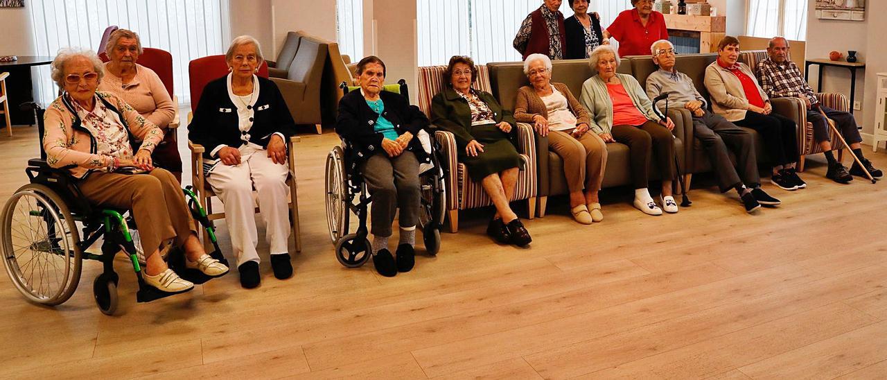 Participantes en el proyecto colaborativo de la residencia “Virgen del Coral”.