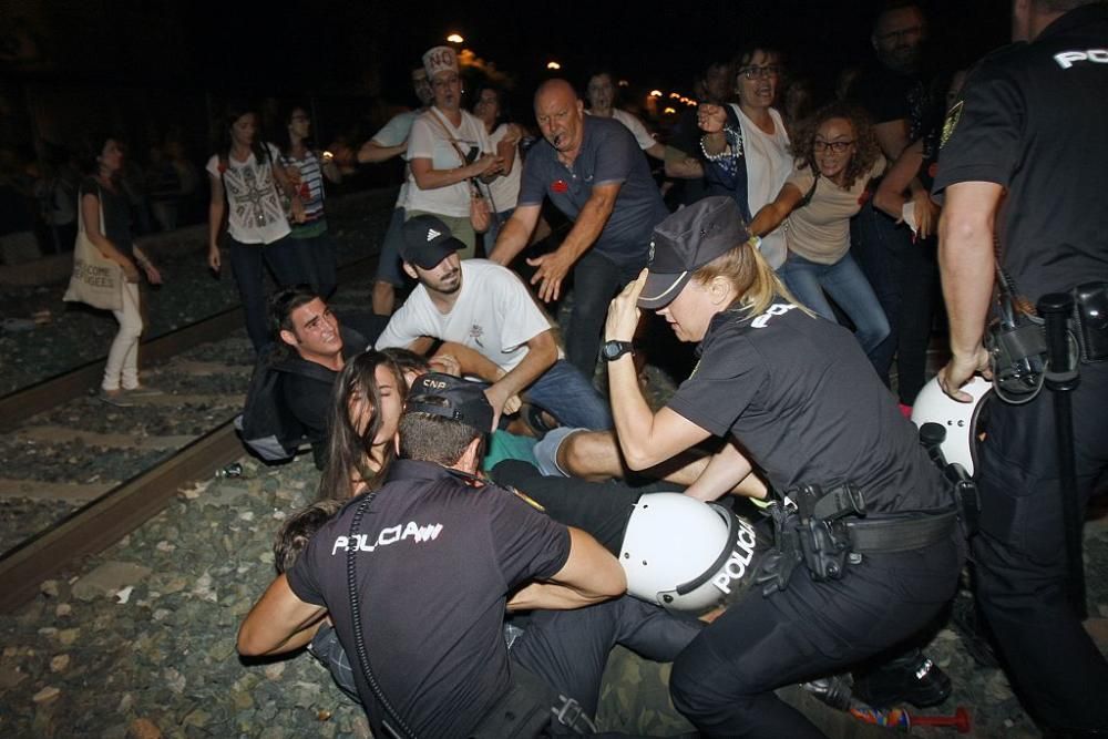 Desalojo en las vías en Barriomar