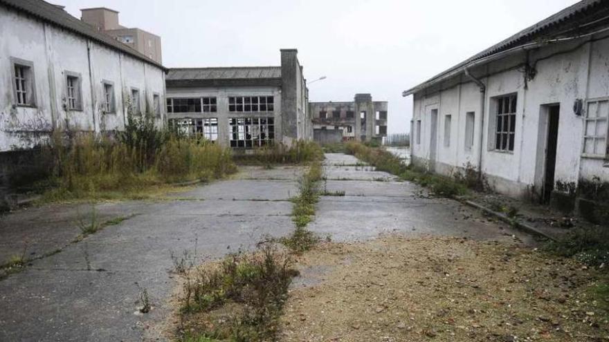 Naves abandonadas de la antigua Comandancia de Obras.