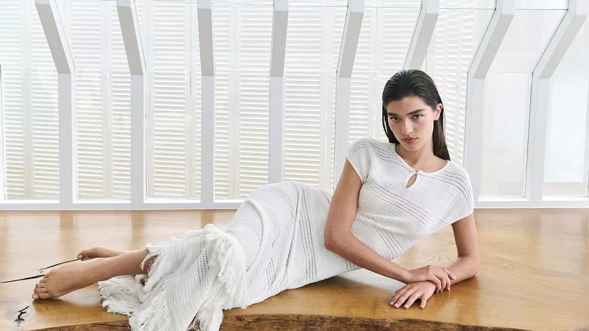 Vestidos, conjuntos y accesorios para bañadores y bikinis: 3 tendencias del verano según Simorra