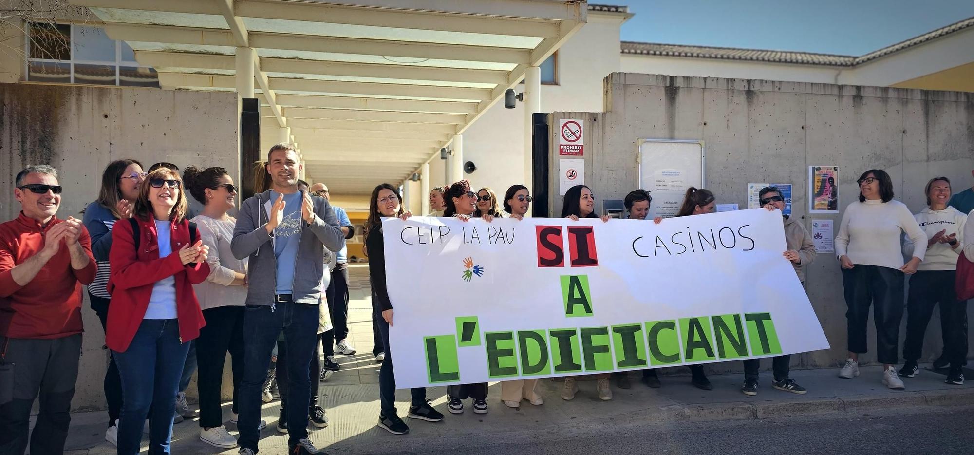 Protestas a las puertas de 15 colegios contra los "recortes" en la construcción de escuelas