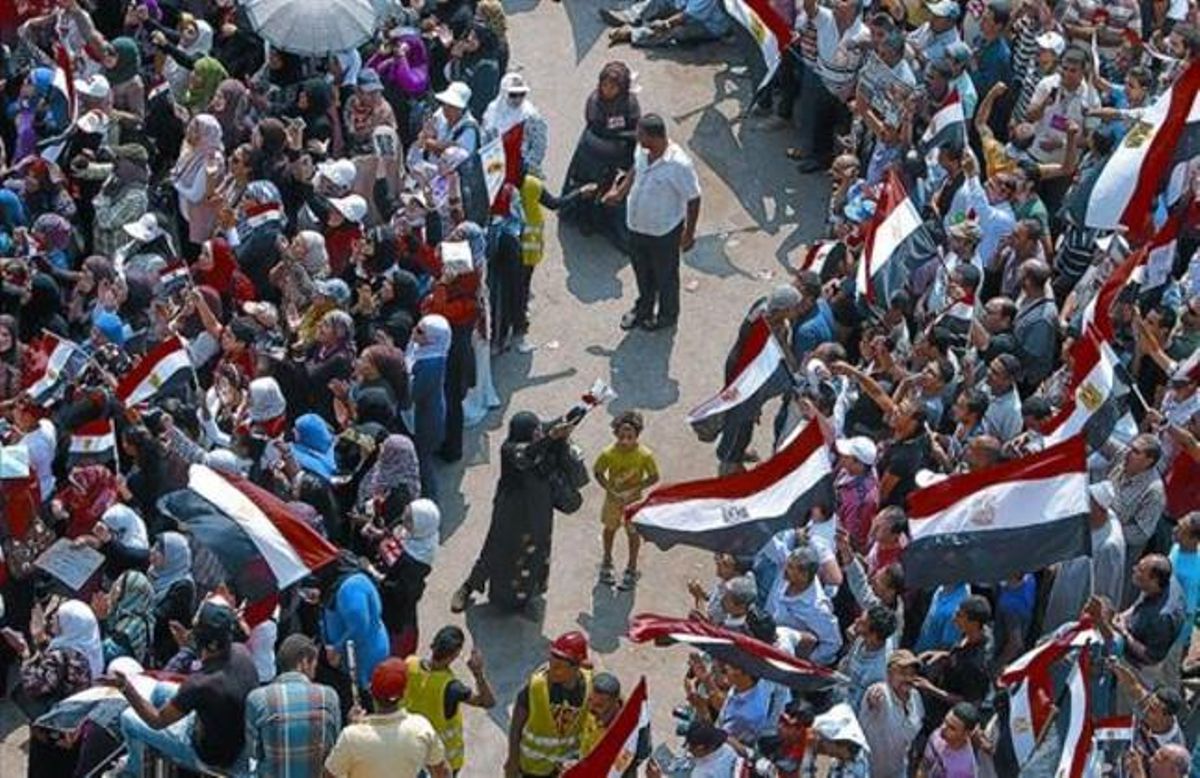 Un cordó de protecció format per voluntaris per a les dones a Tahrir.