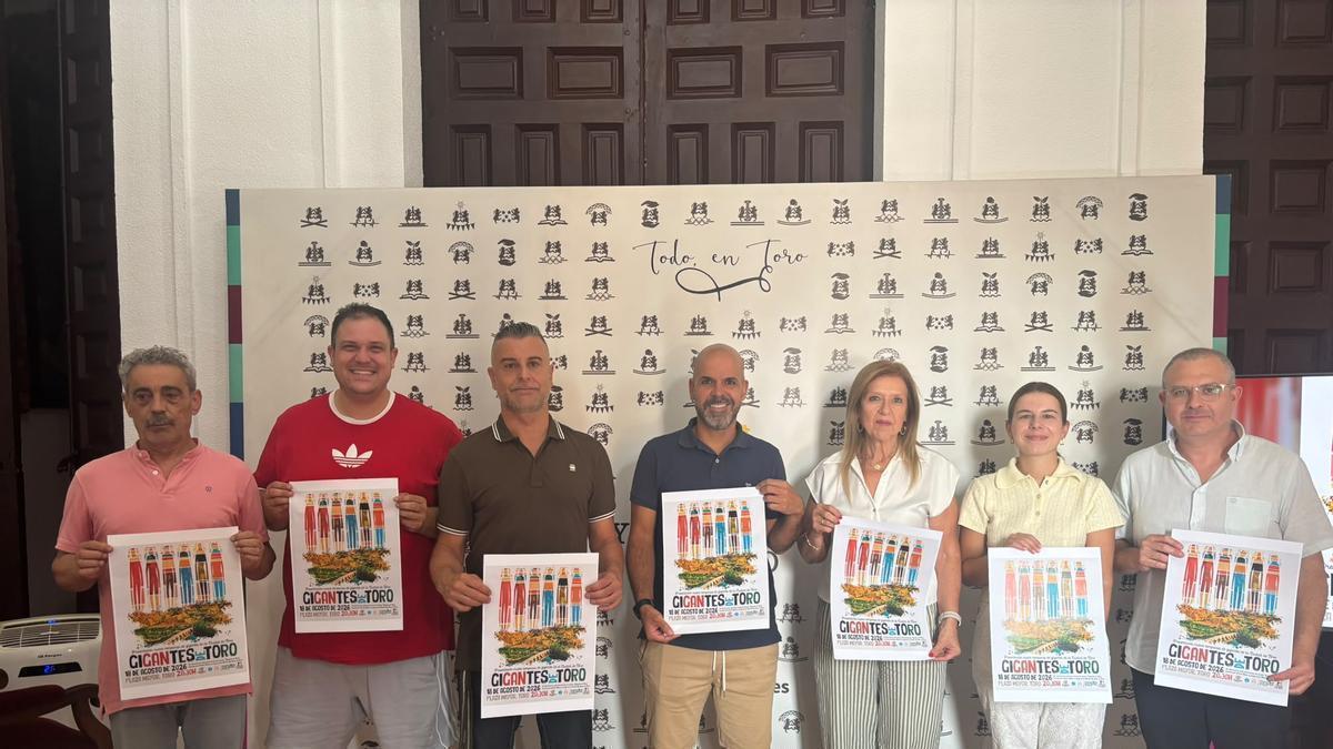 aturnino Lorenzo, Marcos De izquierda a derecha: Santamaría, Francisco Iglesias, Javier López, Inmaculada Velázquez, Laura Huerto y David Rivas.