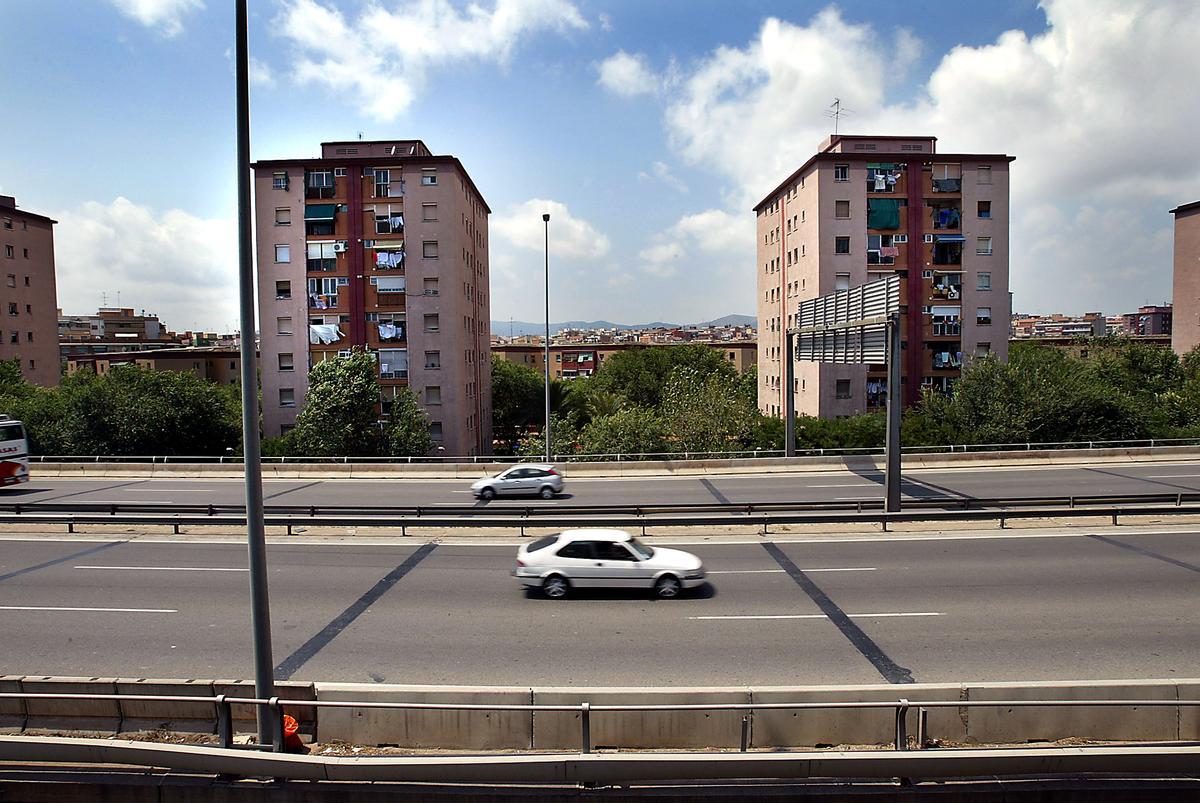 Els Mossos multen de mitjana un cop cada dos dies per circular pel carril del mig de l’autopista