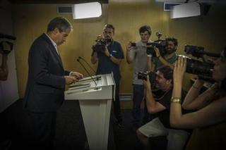 Homs se ofrece a Sánchez sin pedir el referéndum a cambio