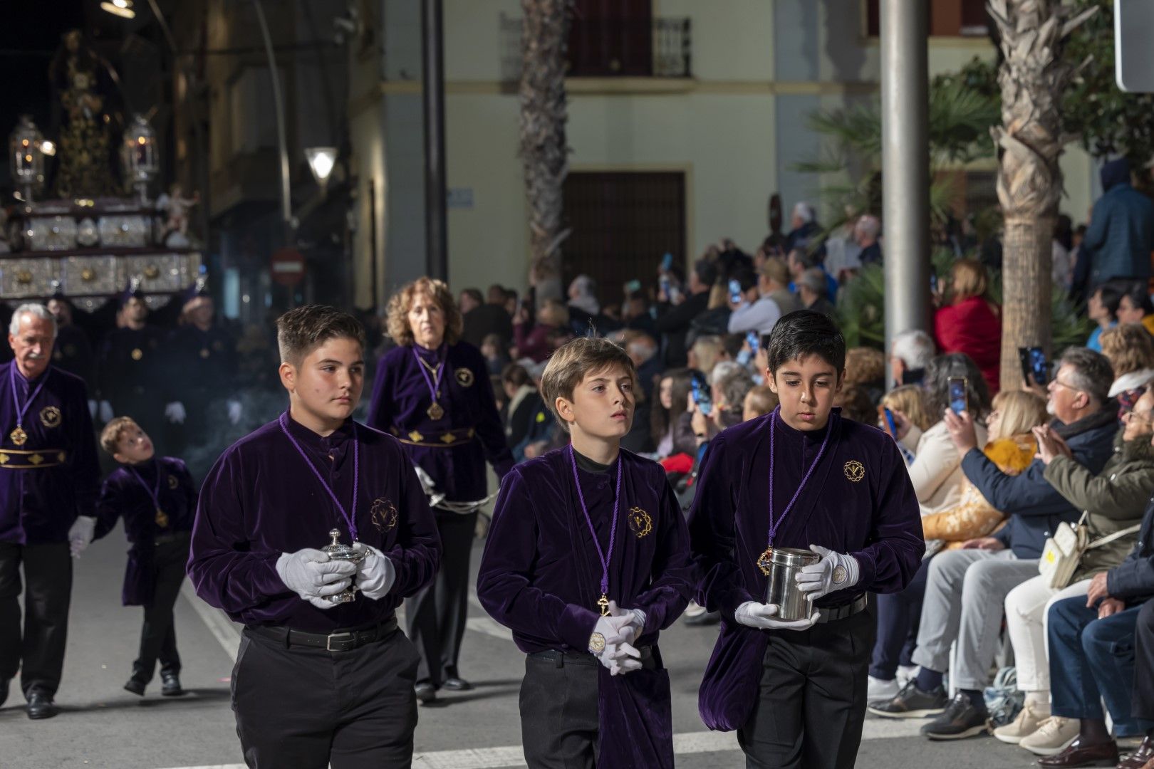 Las quince cofradías de la Semana Santa de Torrevieja recorrieron las calles en Viernes Santo