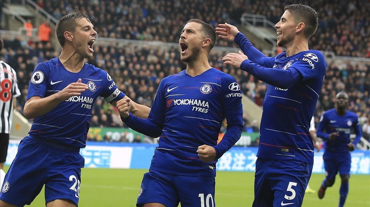 aguasch44787388 chelsea s eden hazard  centre  celebrates scoring his side s180826204703