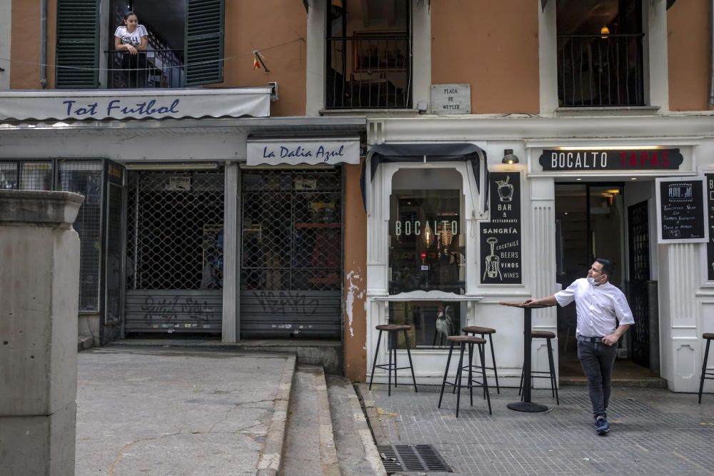 Coronavirus en Mallorca: Gran ocupación de terrazas y poca actividad en los comercios