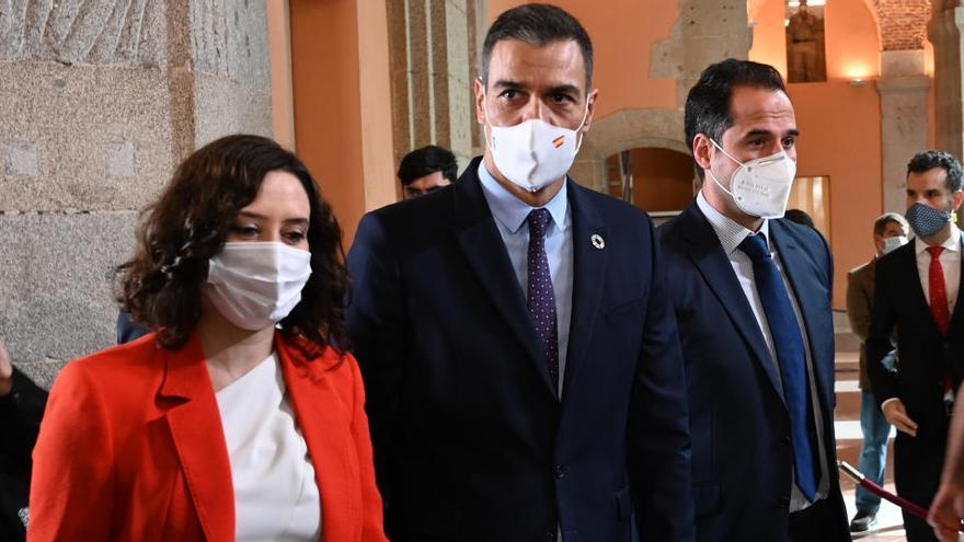 Isabel Díaz Ayuso i el president del govern espanyol, Pedro Sánchez a la seu de la comunitat de Madrid aquest 21 de setembre del 2020