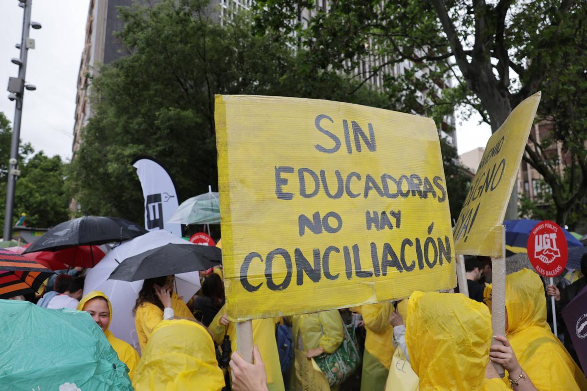 Concentración de las educadoras de las escoletes 0-3 en Palma Concentración de las educadoras de las escoletes 0-3 en Palma