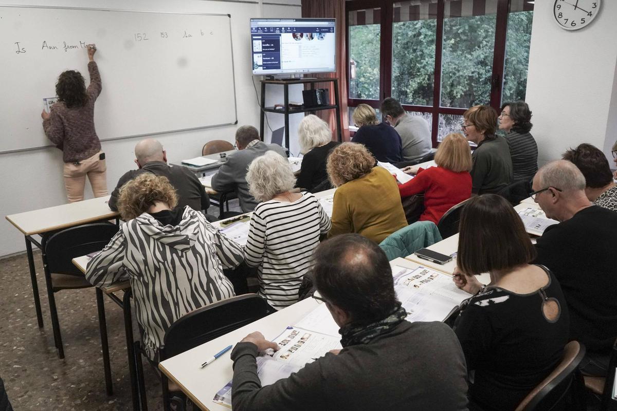 Els cursos d'anglès tenen una gran demanda entre la gent gran