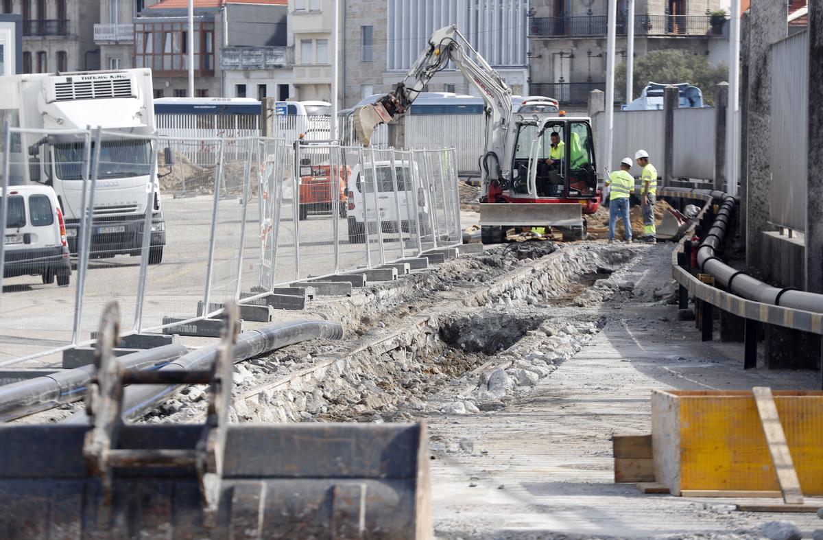 VIGO (PUERTO DEL BERBES). OBRAS EN LAS ANTIGUAS VIAS DEL TREN A BOUZAS.