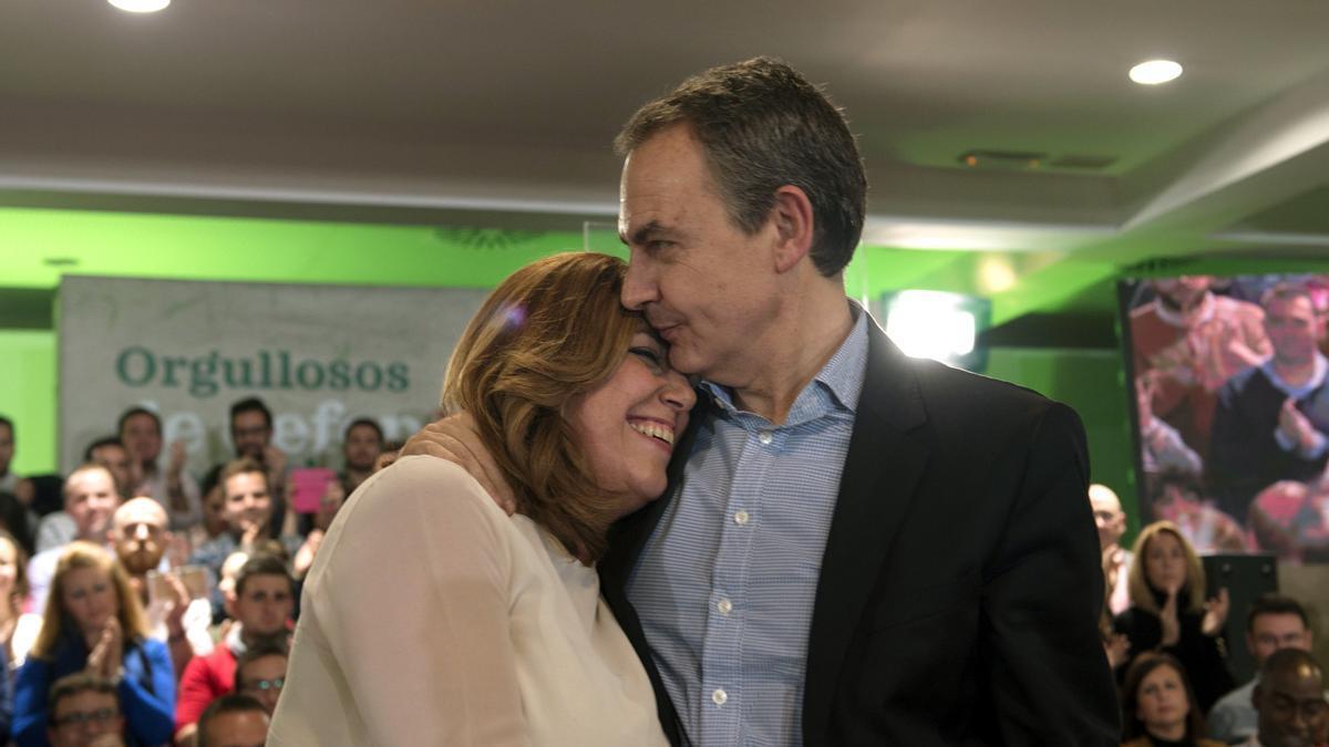 Susana Díaz y José Luis Rodríguez Zapatero se abrazan en una imagen de archivo.