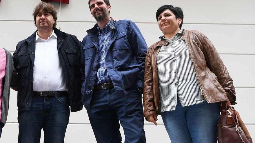 El alcalde, Carlos Calvelo, y los ediles socialistas Martín Seco y Ana Cedeira, en un acto en 2017.