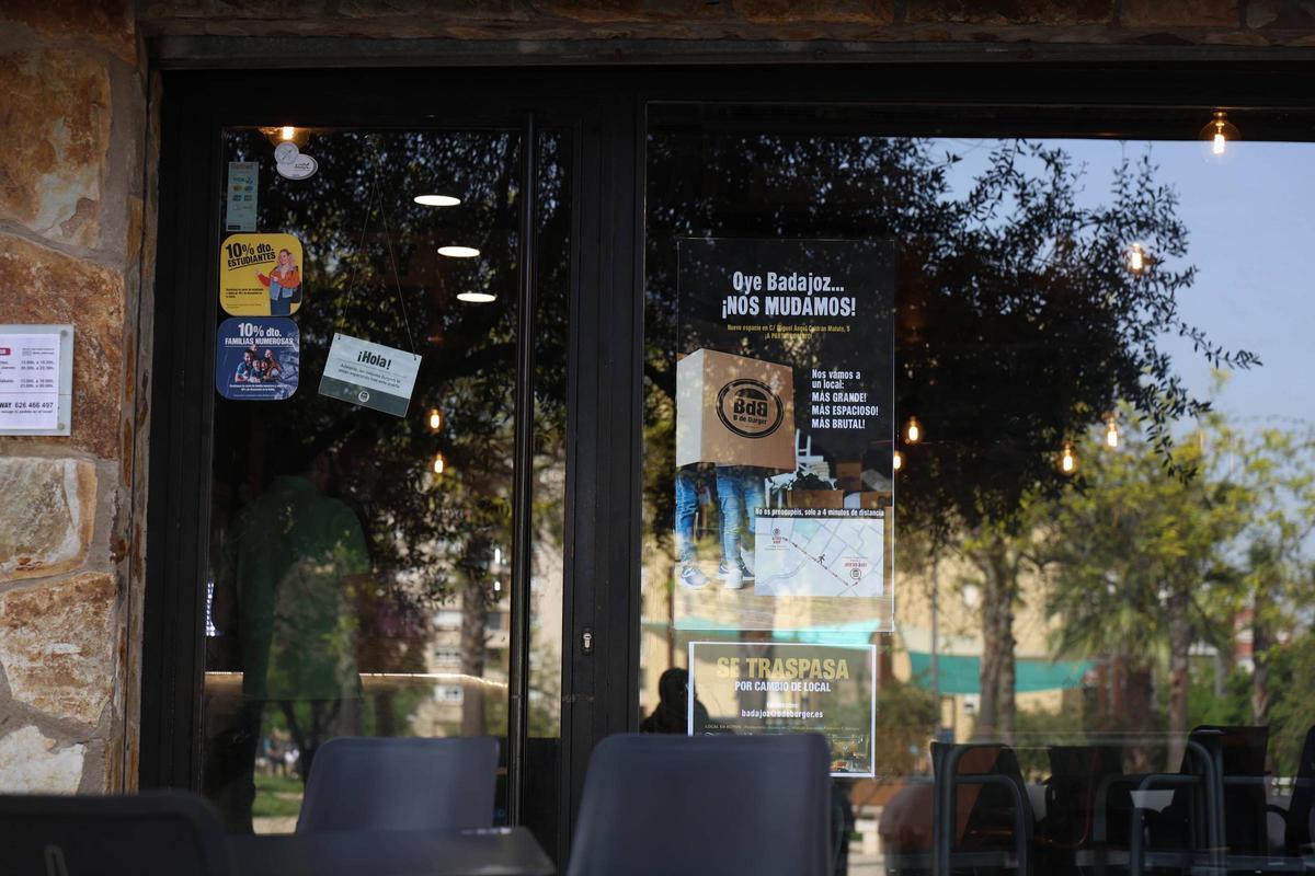 El cartel sobre el nuevo local del BdeBurger en Badajoz.