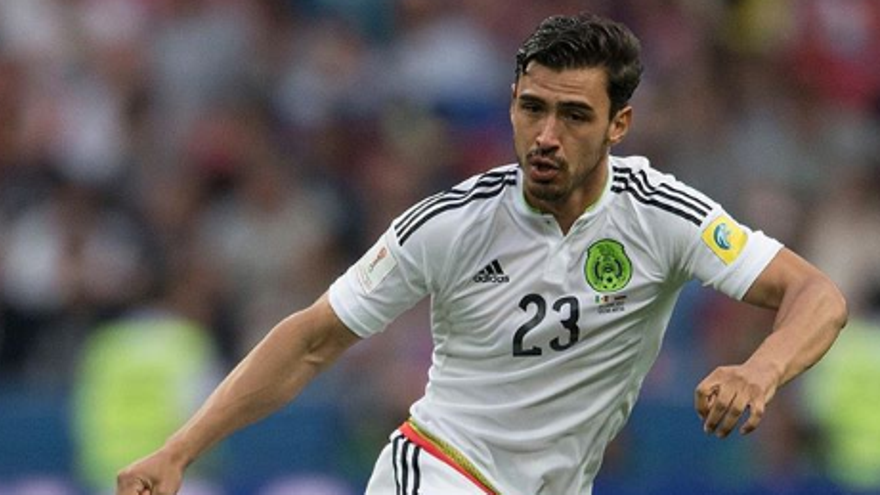 El central mexicano Oswaldo Alanis durante un partido con su selección