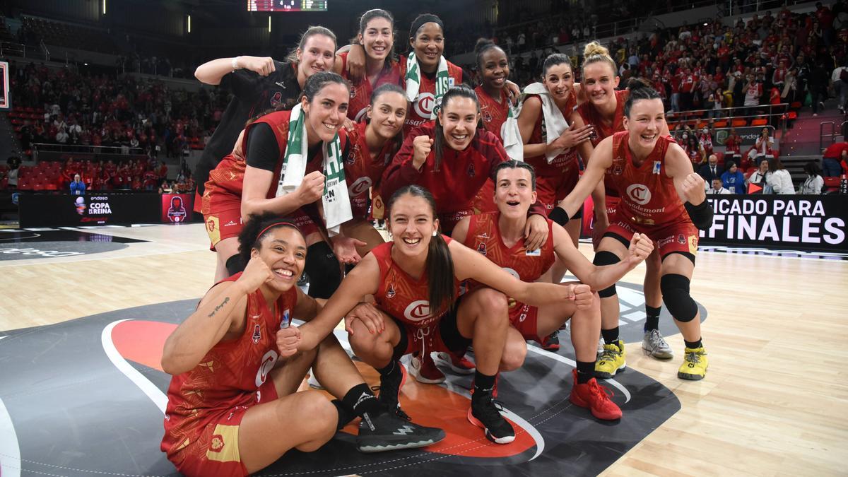 Las jugadoras del Casademont celebran el pase a semifinales de la Copa de la Reina