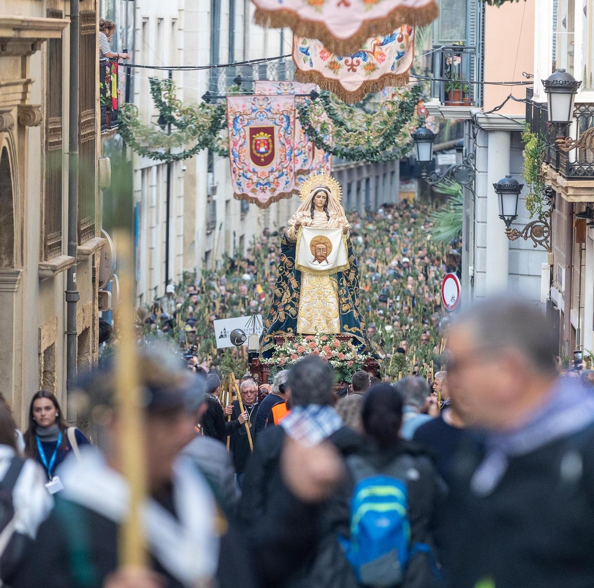 La romería a la Santa Faz marca el pulso de la ciudad de Alicante
