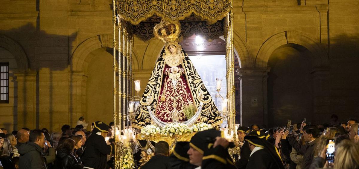 Salida de la Virgen de los Dolores en la iglesia de Belén. | L.O.