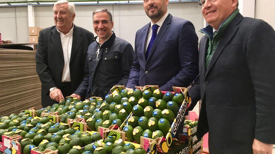 Bendodo ha atendido a los medios en la sede de Sigfrido Fruit, en Vélez Málaga.