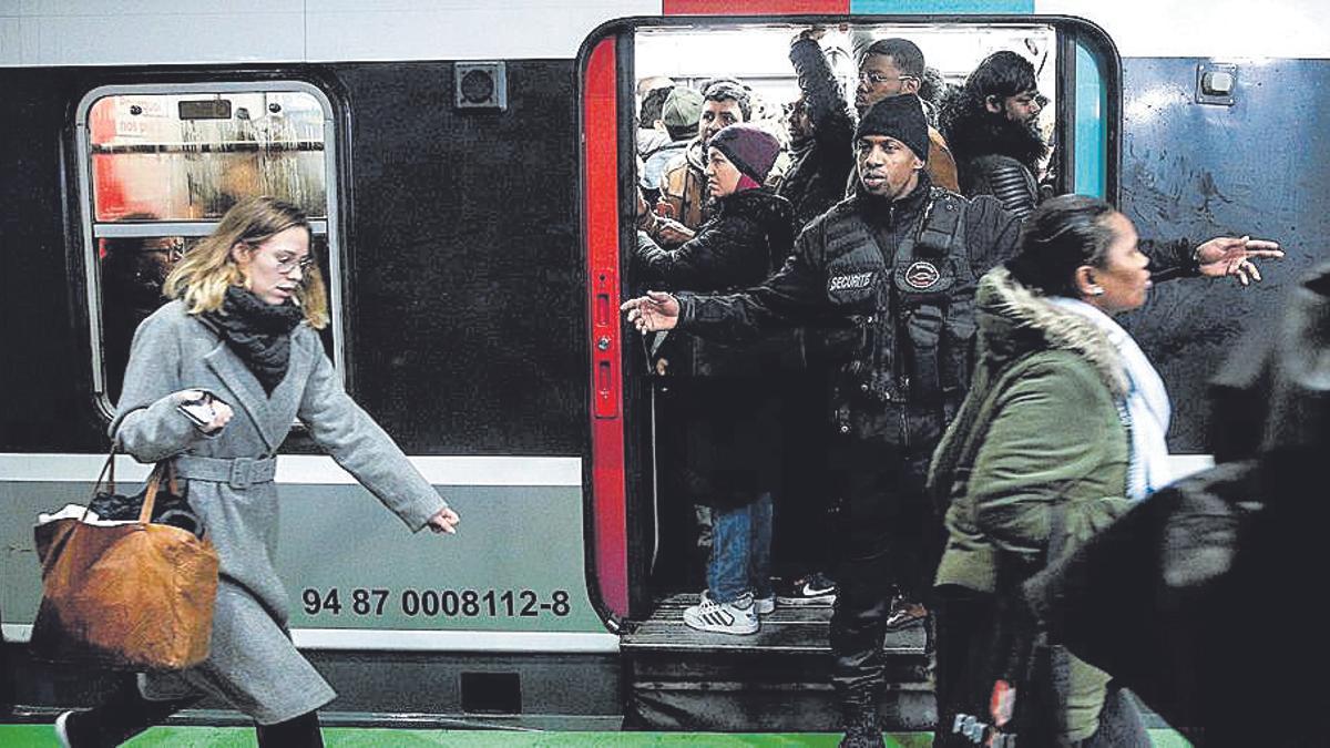 Un tren en la estación del Norte de París.