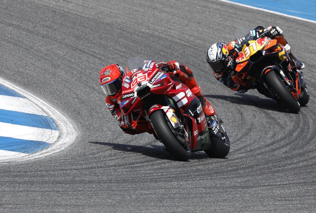 Pedro Acosta, a rueda de Marc Márquez en el Gran Premio de Tailandia