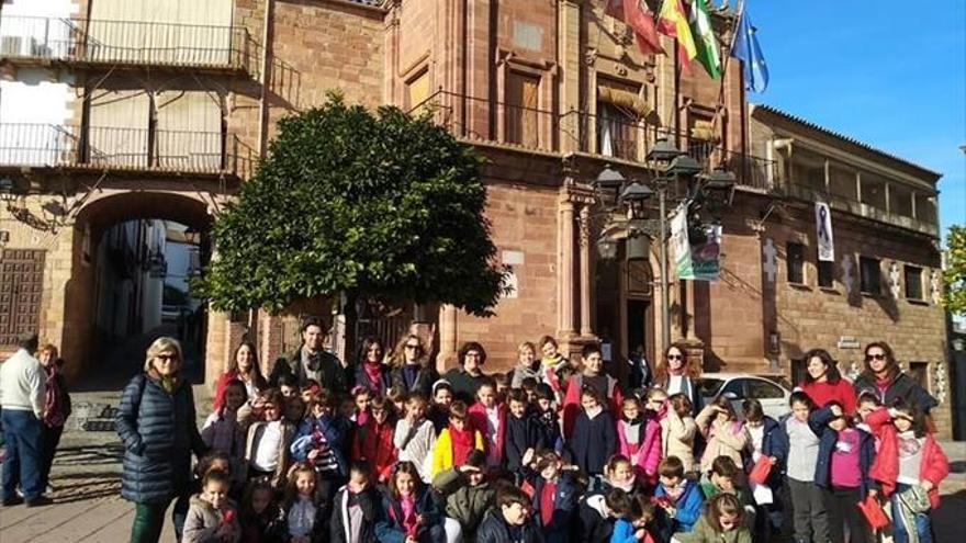 Escolares de Montoro visitan su Ayuntamiento