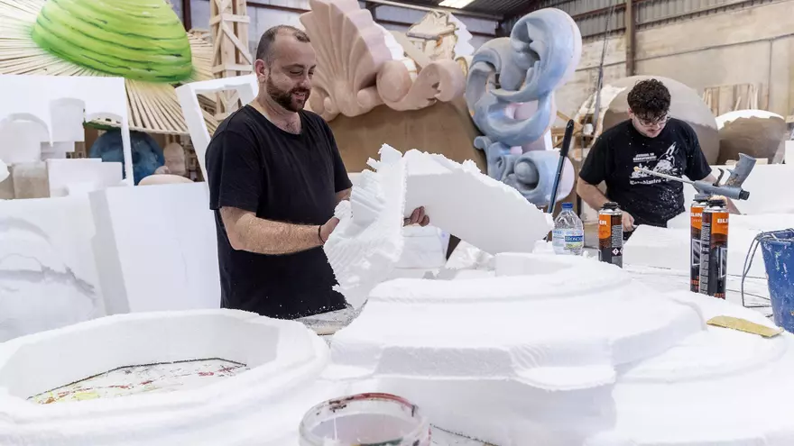 Polígon de Sant Blai se despide de Fran Santonja, el único artista alicantino en una hoguera de Especial este 2025
