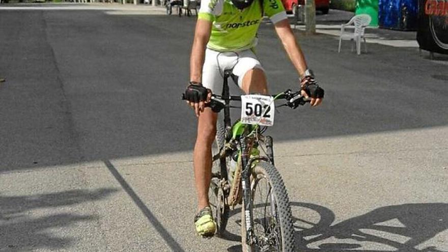 Lluís Ruiz, durant la prova de bicicleta de muntanya del segon dia