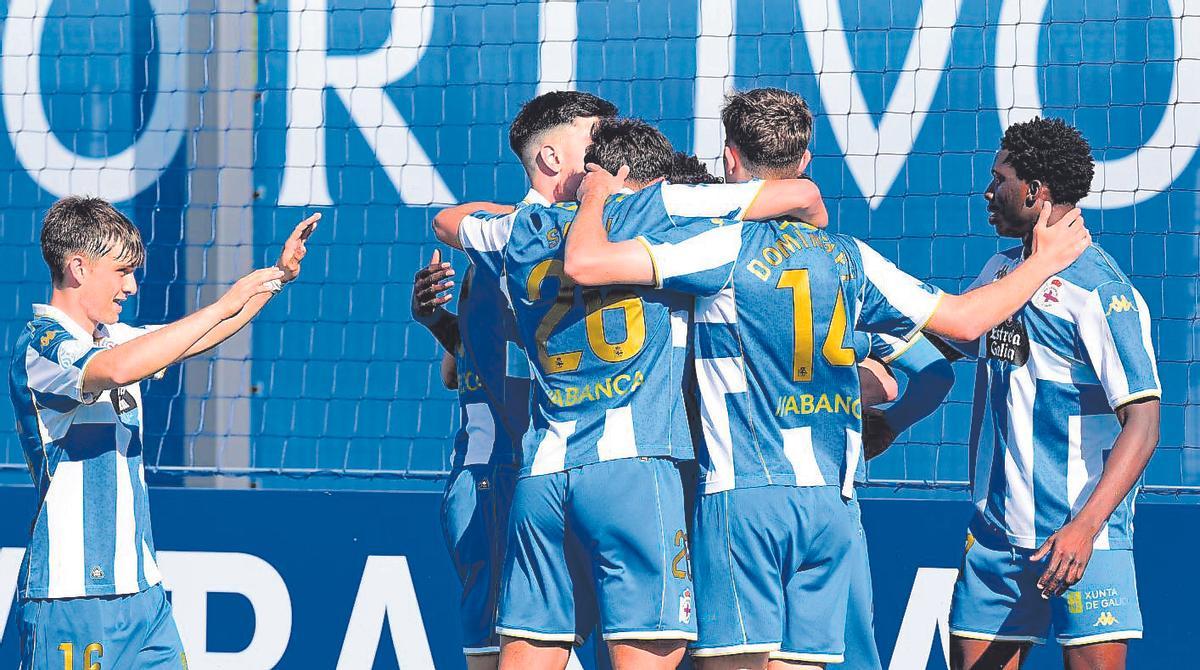 Los jugadores del Fabril festejan el tanto ante el Atlético Astorga de la semana pasada.