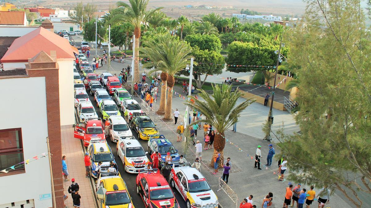 Salida de coches en el rallye de Antigua en una imagen de archivo.