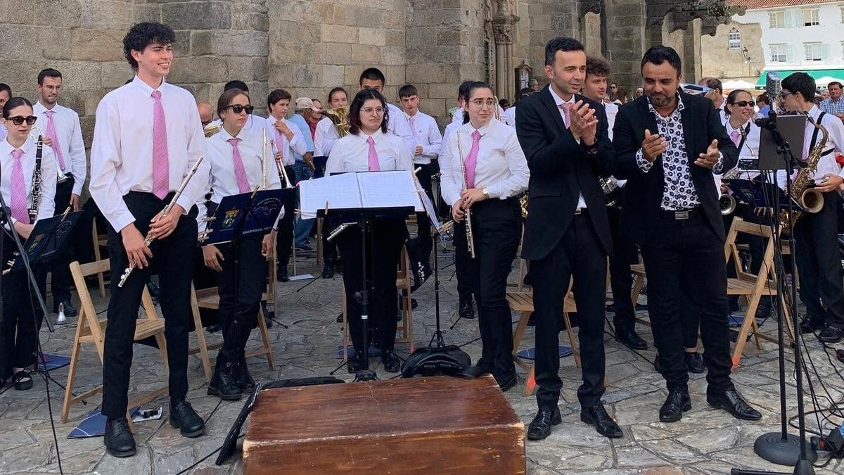 Banda Municipal de Música de Lousame durante una actuación