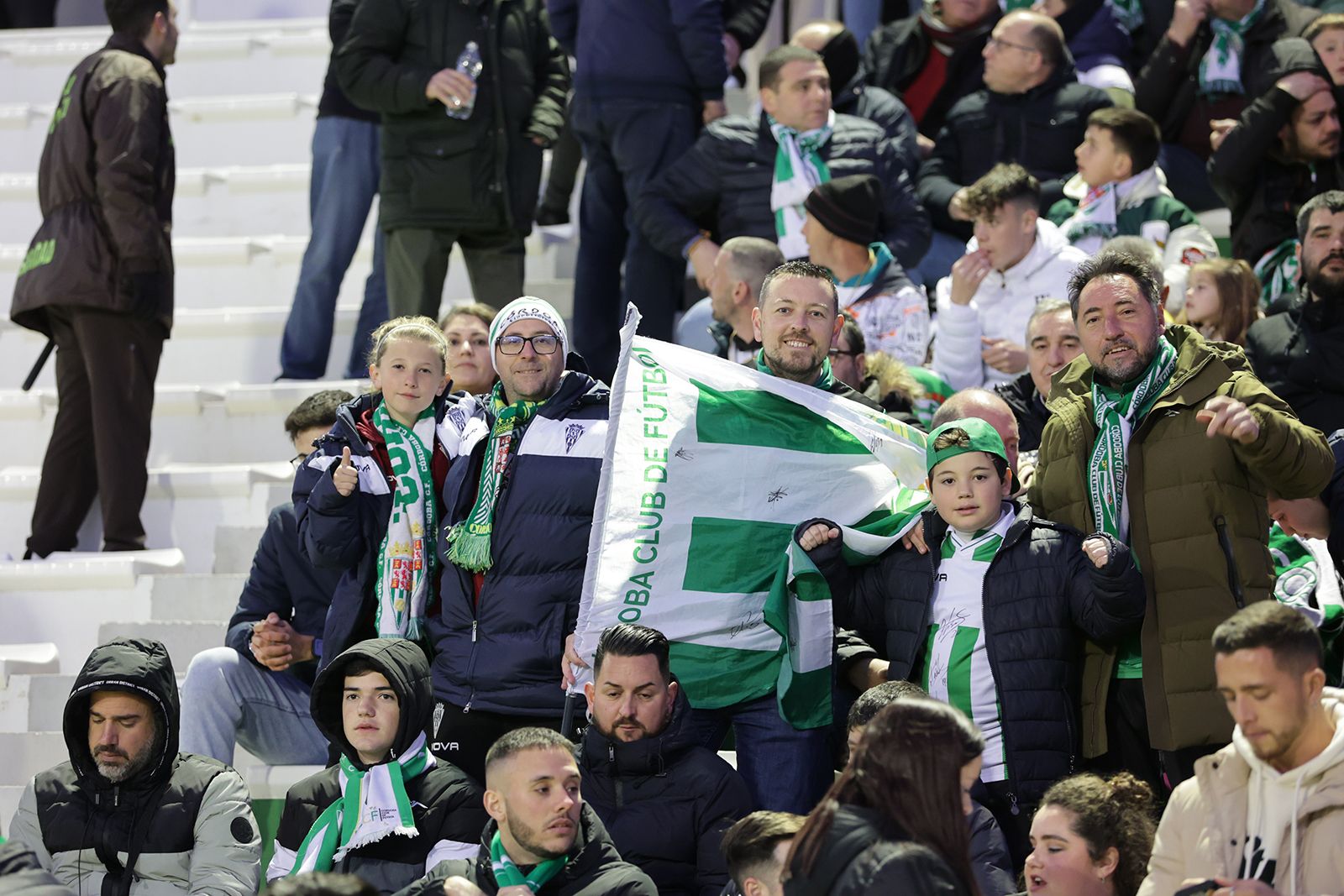 Antequera-Córdoba CF: las imágenes de la afición blanquiverde