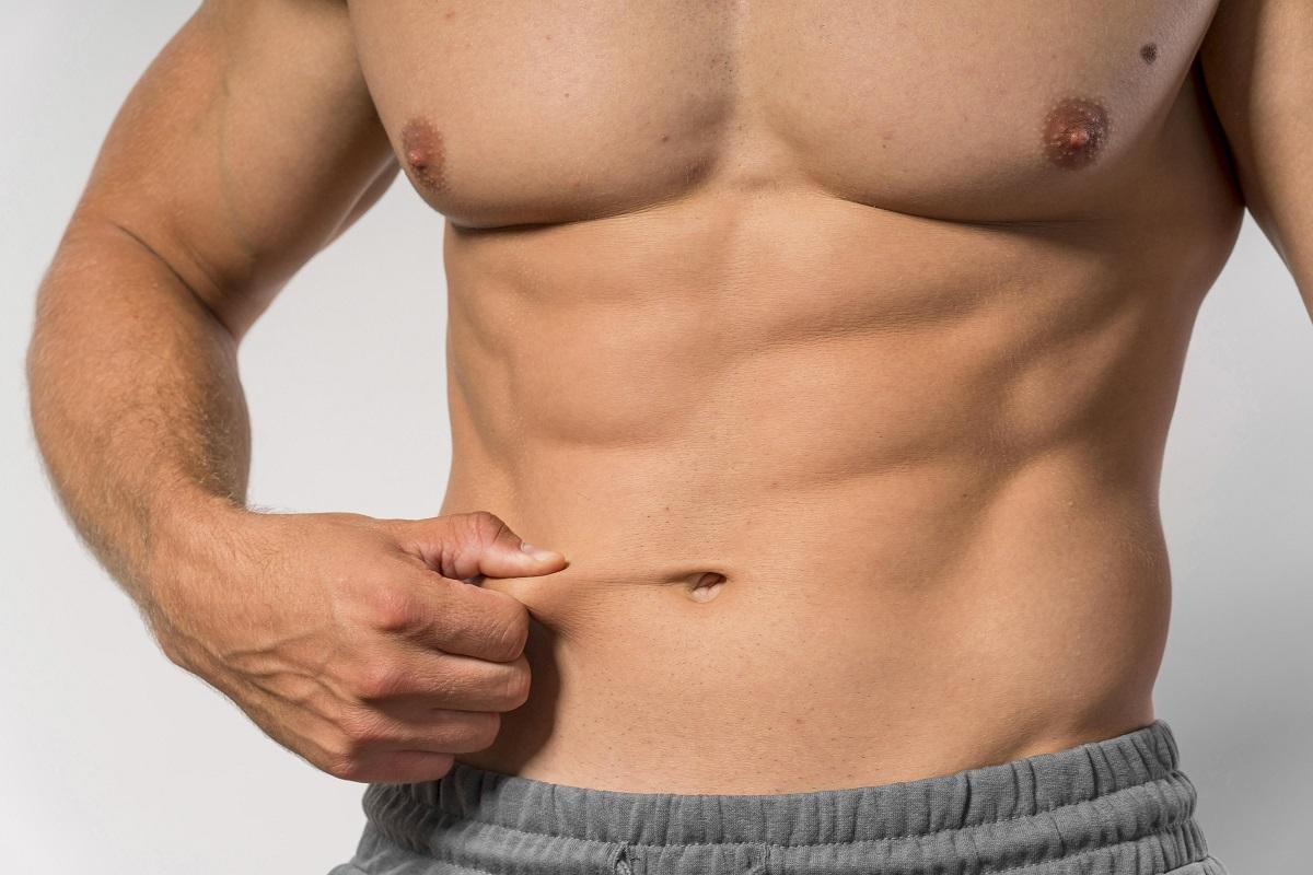 La lipoescultura elimina grasa que se usa para destacar otras zonas como los músculos pectorales.
