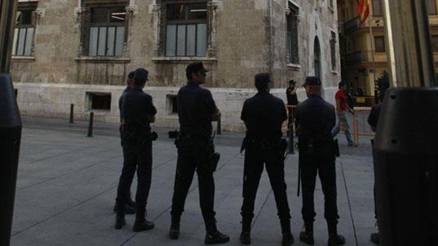 El jefe de los escoltas de Fabra reactivó la caza del topo al mes de tomar el mando
