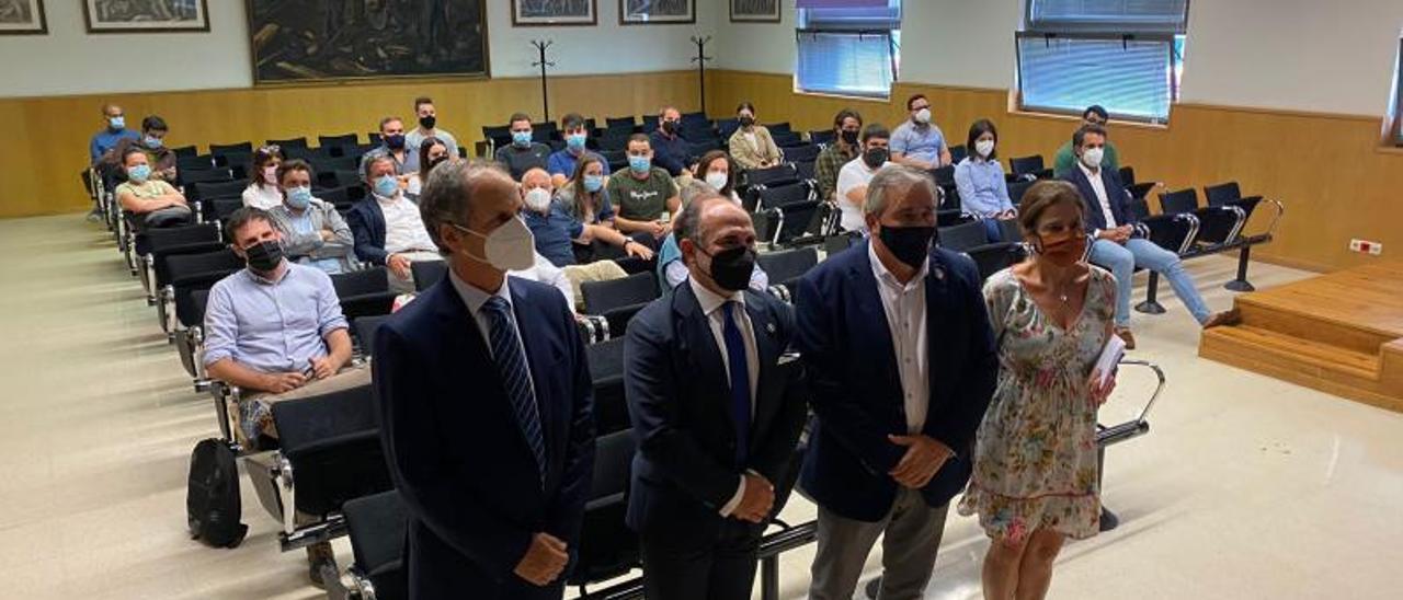 José Manuel Llavona, Ignacio Villaverde, Aníbal Vázquez y Asun Cámara, ayer, en el acto de inauguración del curso del máster de Ingeniería de Caminos, Canales y Puertos. | Vivas