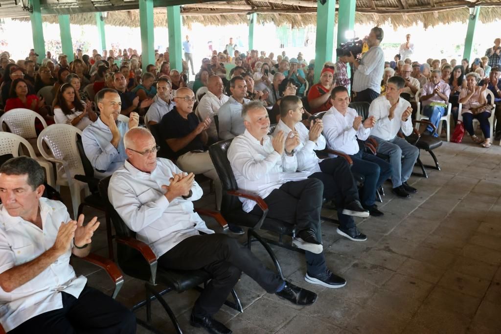 Visita de Ángel Víctor Torres a Cuba