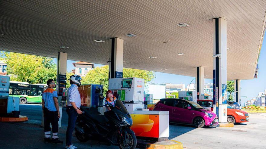 El encarecimiento de los carburantes dispara la inflación en Galicia a casi el 5%, la segunda más alta de toda España