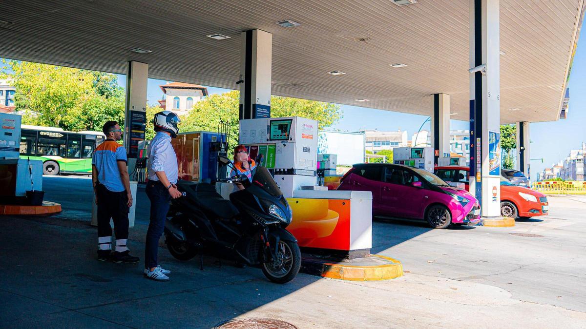 El encarecimiento de los carburantes dispara la inflación en Galicia a casi el 5%, la segunda más alta de toda España