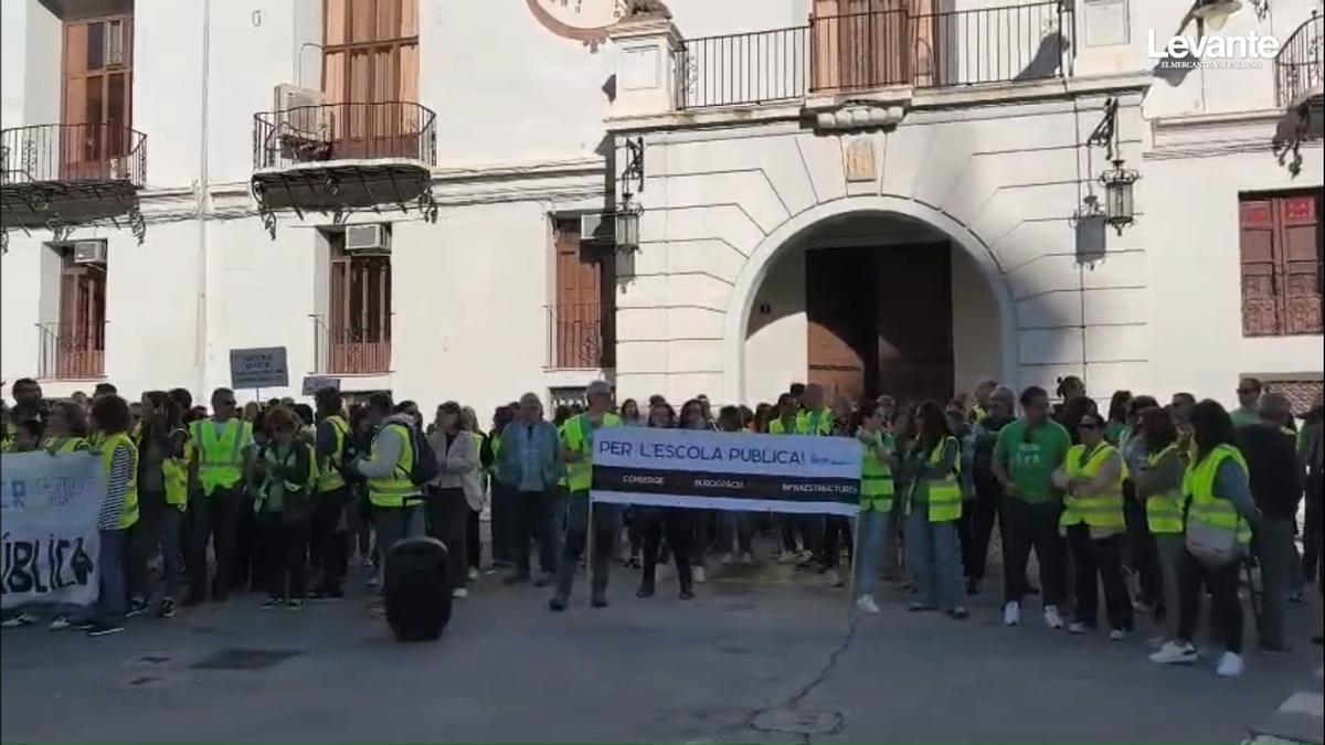 Así ha sido la protesta docente por las calles de Ontinyent en el primer día de huelga indefinida