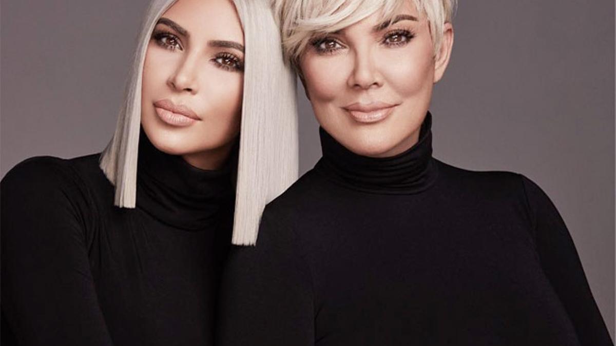 Kim Kardashian y Kris Jenner de rubio platino para la nueva campaña de KKW Beauty