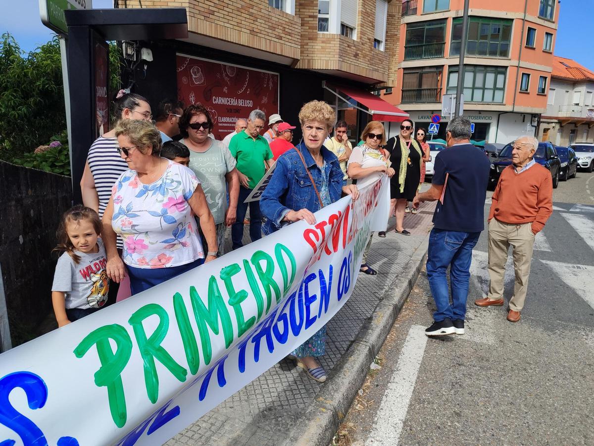 CORTE TRAFICO VECINOS DE A ROZA BELUSO PARA EXIGIR MEJORAS EN EL BARRIO Y EN LA SEGURIDAD VIAL CRUCE ENTRE RUA NOVA Y BAJADA DE UDRA BUEU