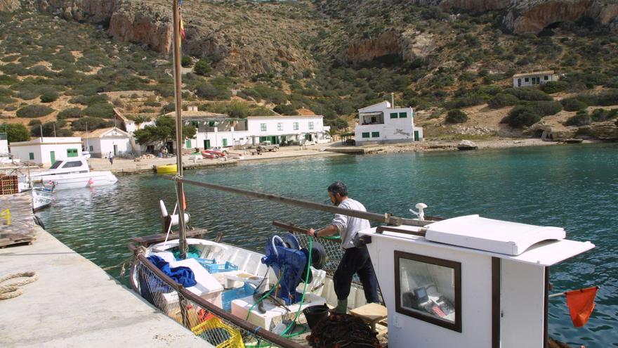 El Govern reduce el número de barcas profesionales que pueden pescar en el Parque Nacional de Cabrera