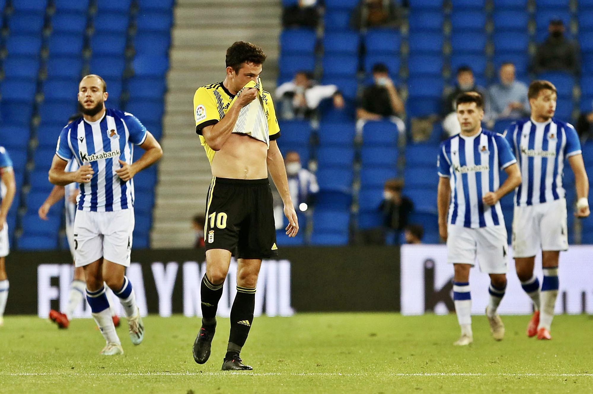 Borja Sánchez se seca el sudor con la camiseta, ayer, en Anoeta. | Área 11