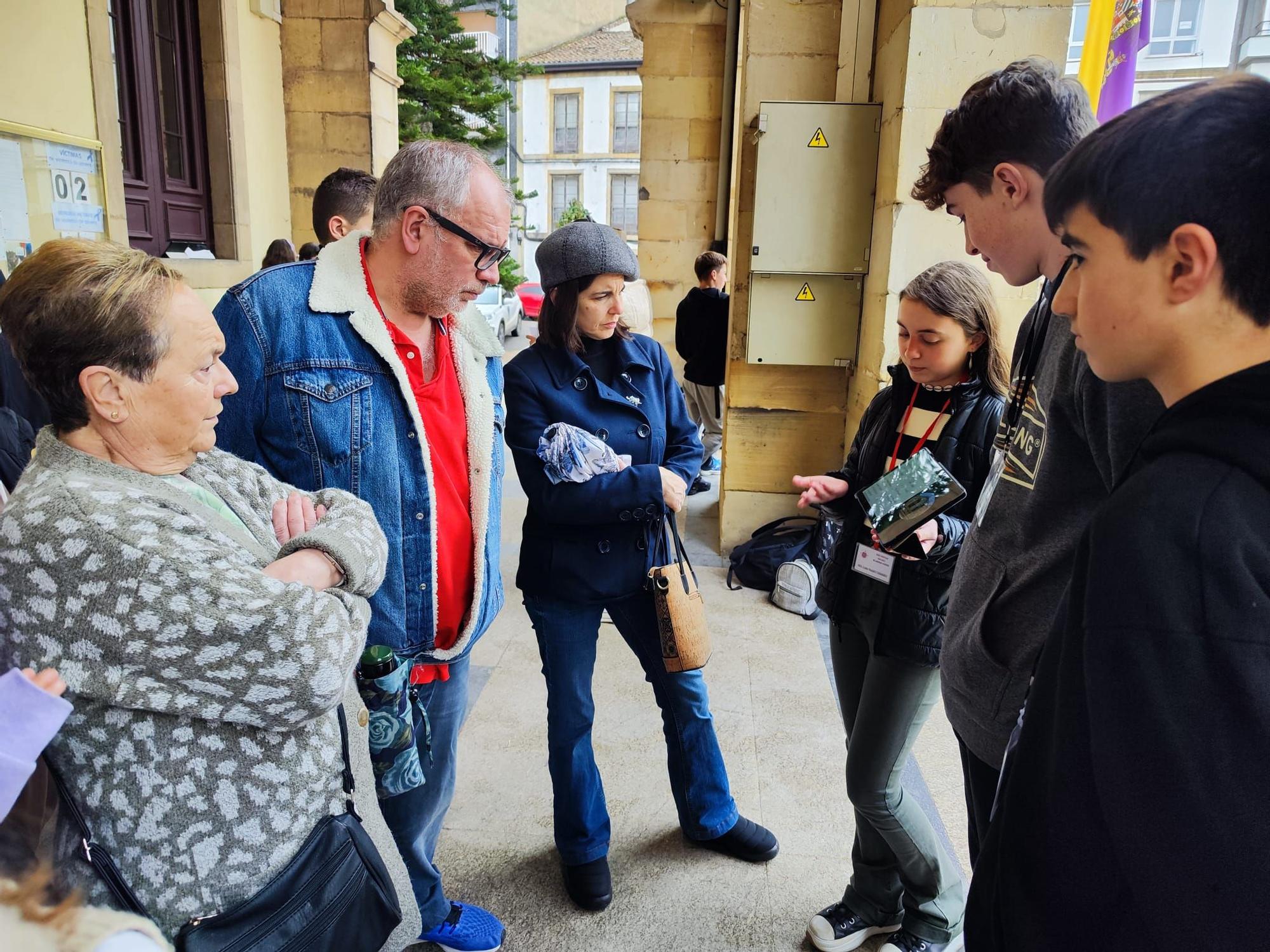 La historia medieval de Villaviciosa, de las aulas a las calles: así han ejercido los alumnos del instituto como guías turísticos