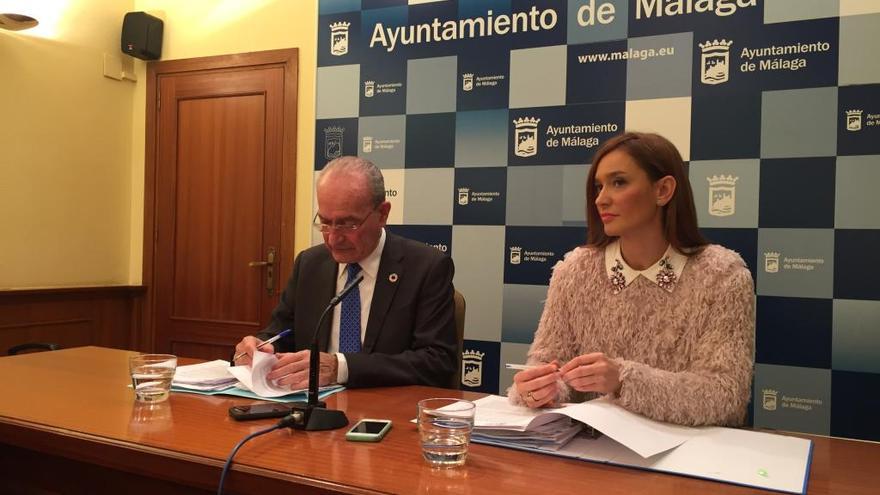 El alcalde y la portavoz del PP, Elisa Pérez de Siles.