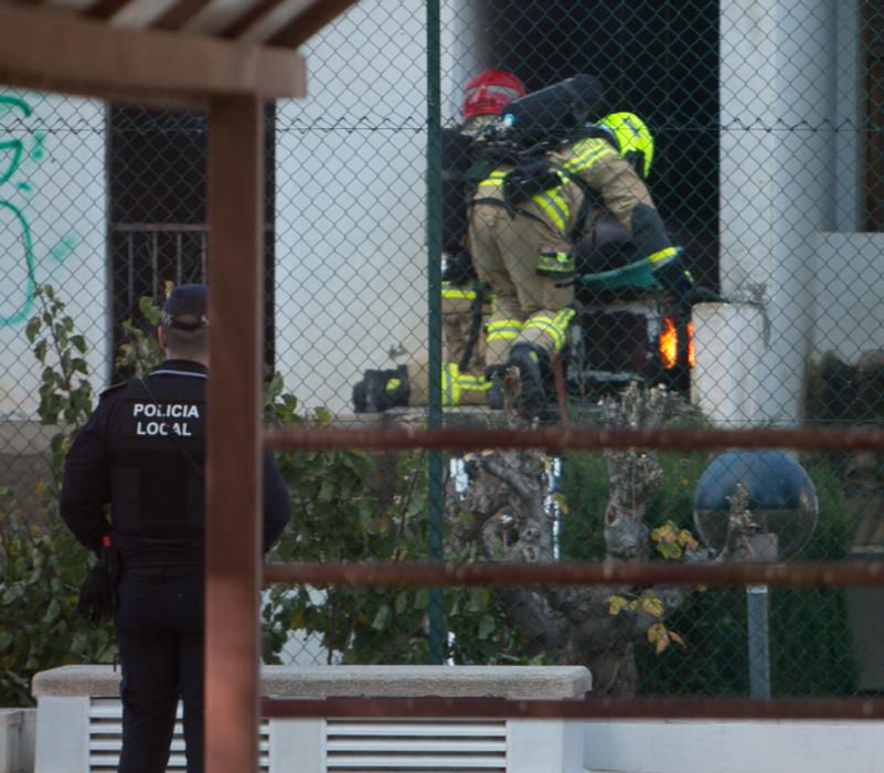 Incendio en un bungalow abandonado en urbanización Jardines de Las Huertas.